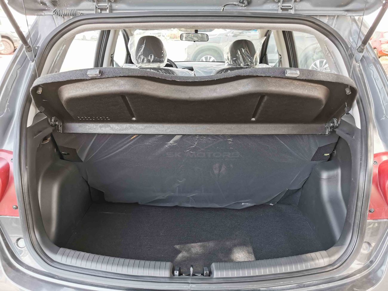 Hyundai Grand i10 1.2L, 14" Tyre, Xenon Headlights, Fabric Seats, Air Recirculation Control, Remote Key (CODE # HGI03)