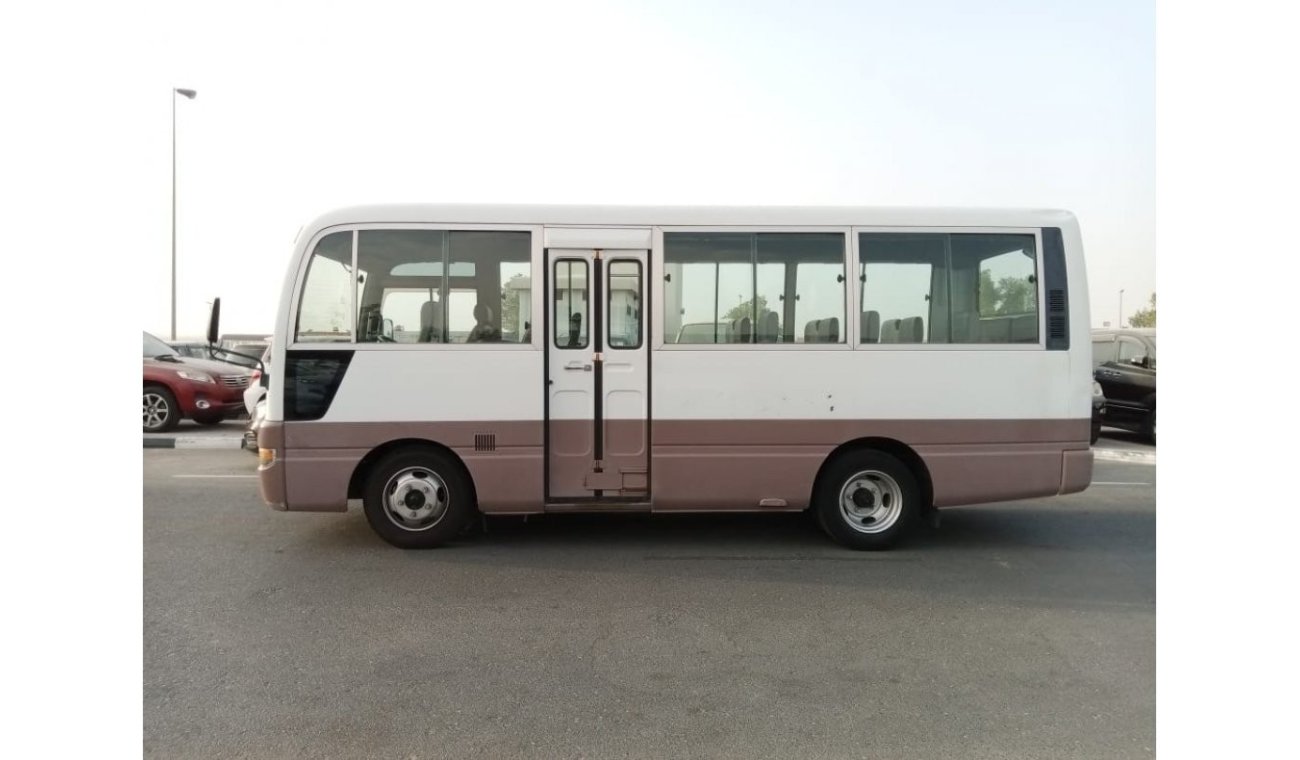 نيسان سيفيليان NISSAIN CIVILLIAN BUS RIGHT HAND DRIVE (PM1085)