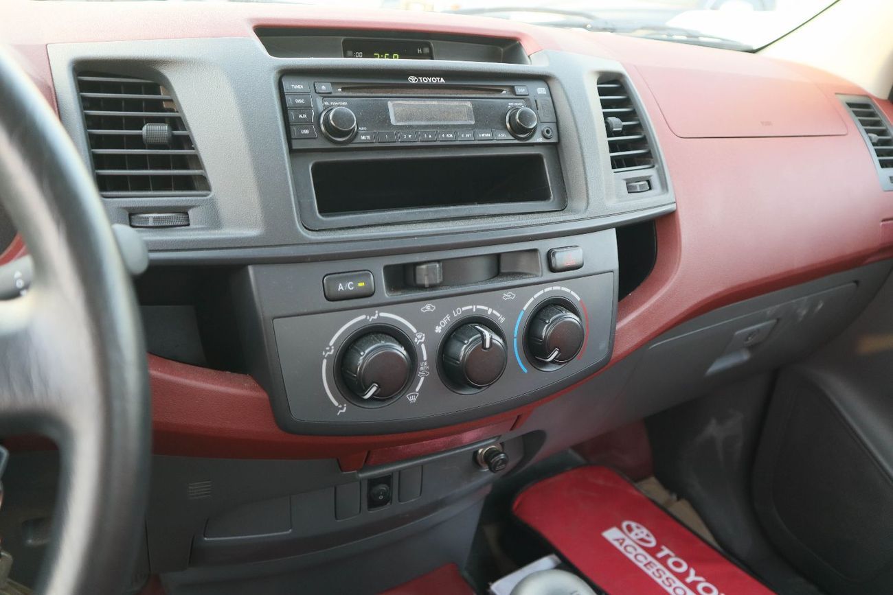 Toyota Hilux toyota hilux 2.7L 2013 model kilometer 6577