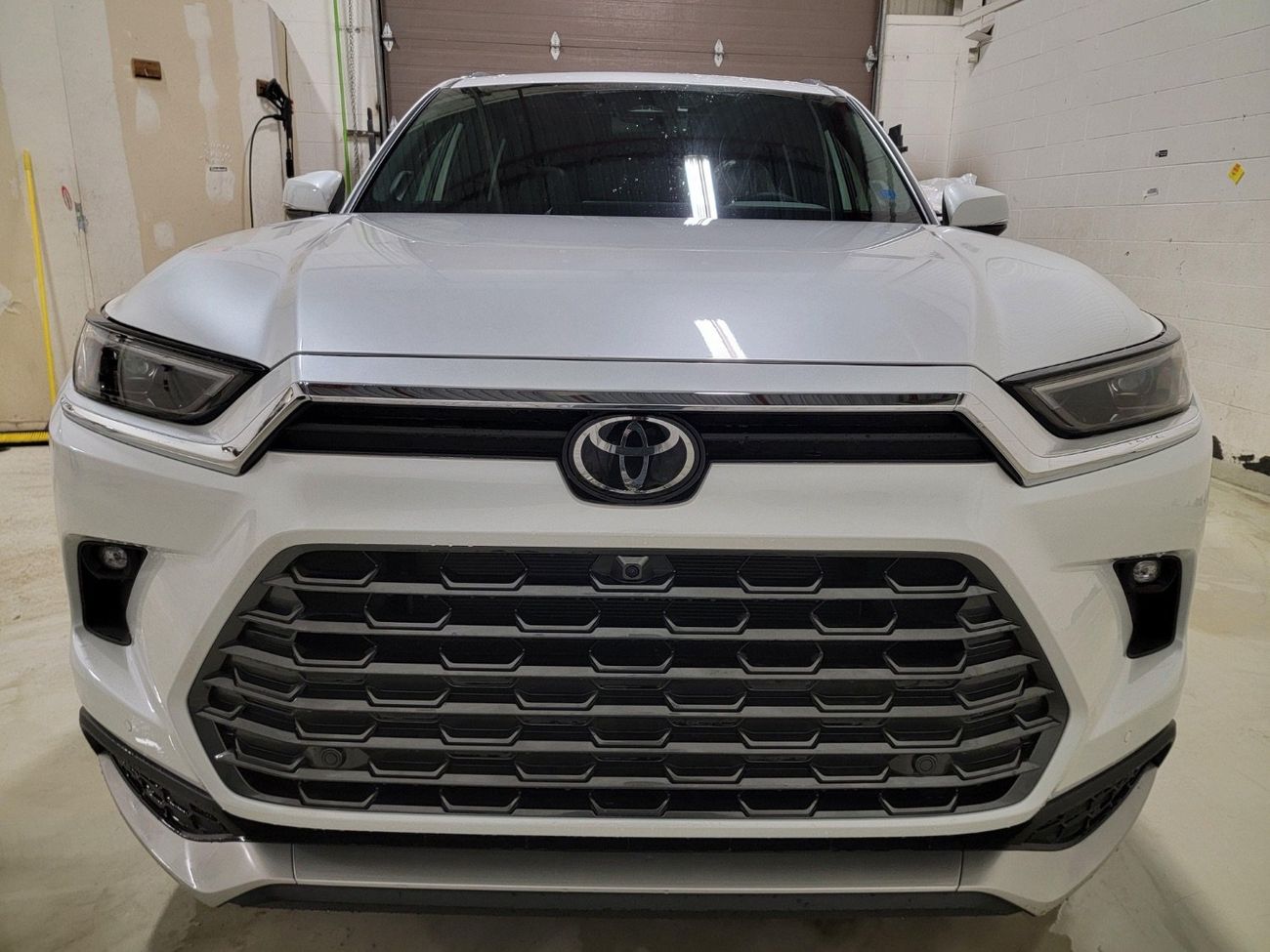 تويوتا جراند هايلاندر PLATINUM  HYBRID (Canadian spec)