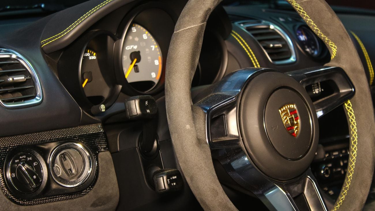 بورش كايمان 718 GT4