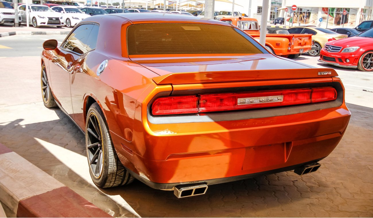 Dodge Challenger SRT8