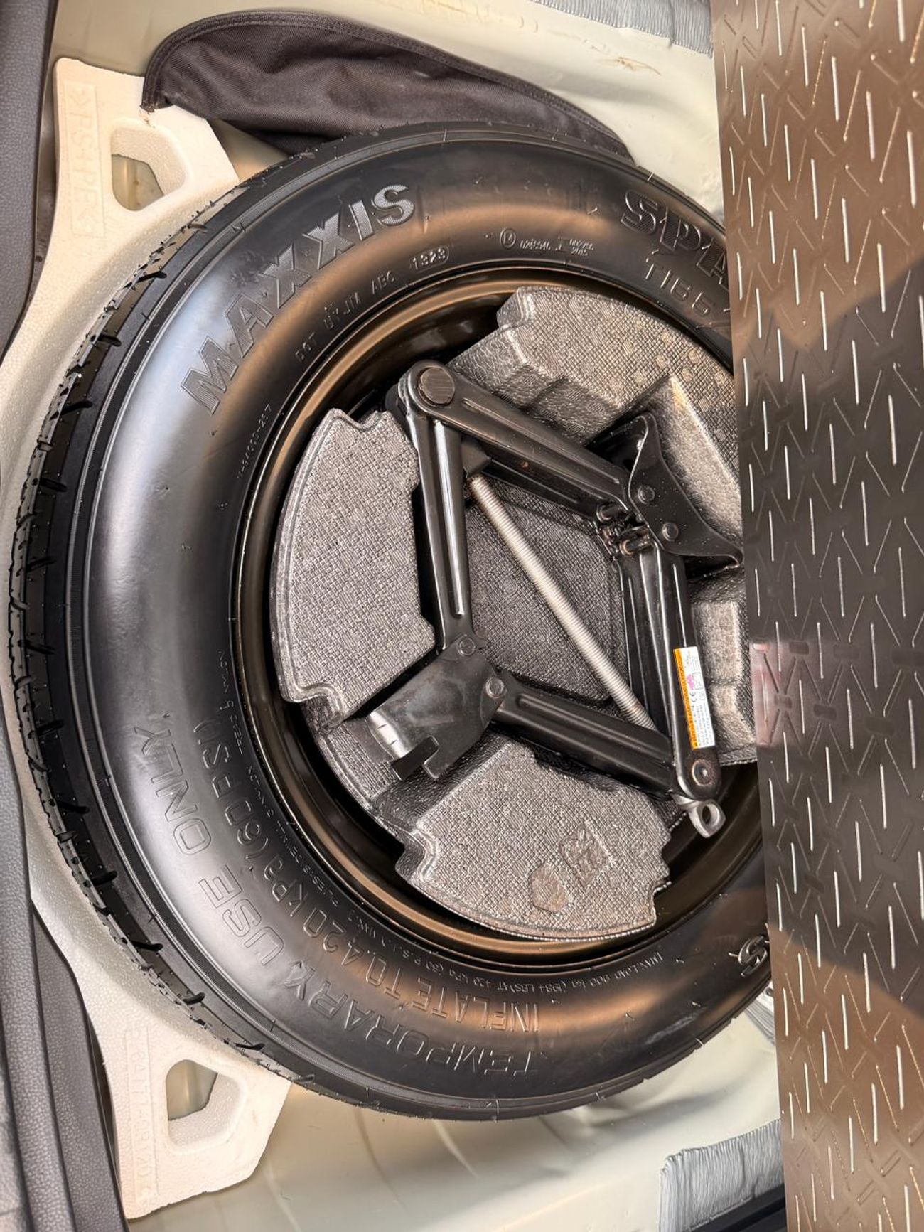 Toyota RAV4 XLE 2.5L AWD 2023