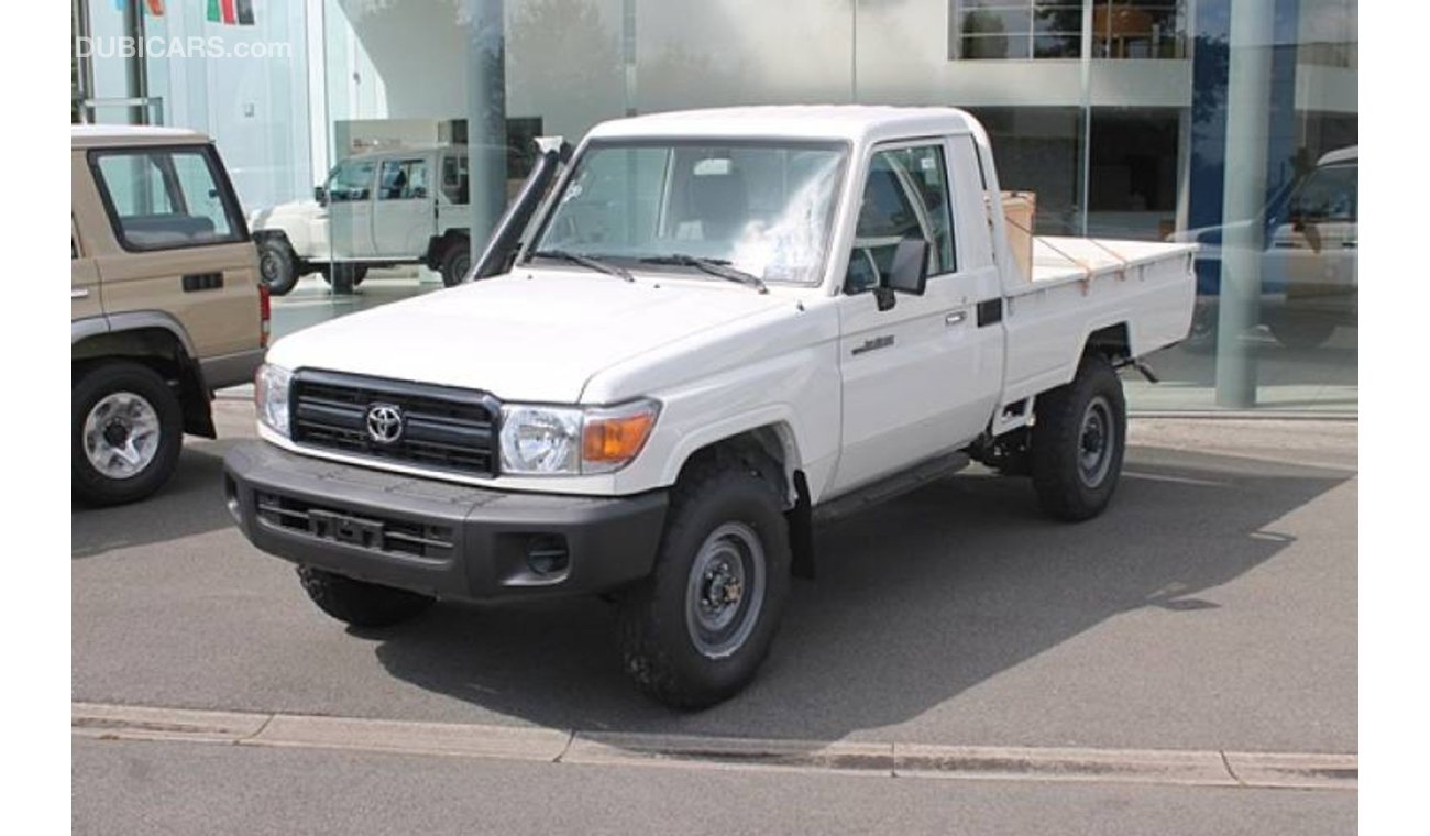 تويوتا لاند كروزر بيك آب Toyota Land Cruiser Diesel 4.2L MT Single Cabine 2019 model  ( EXPORT ONLY )