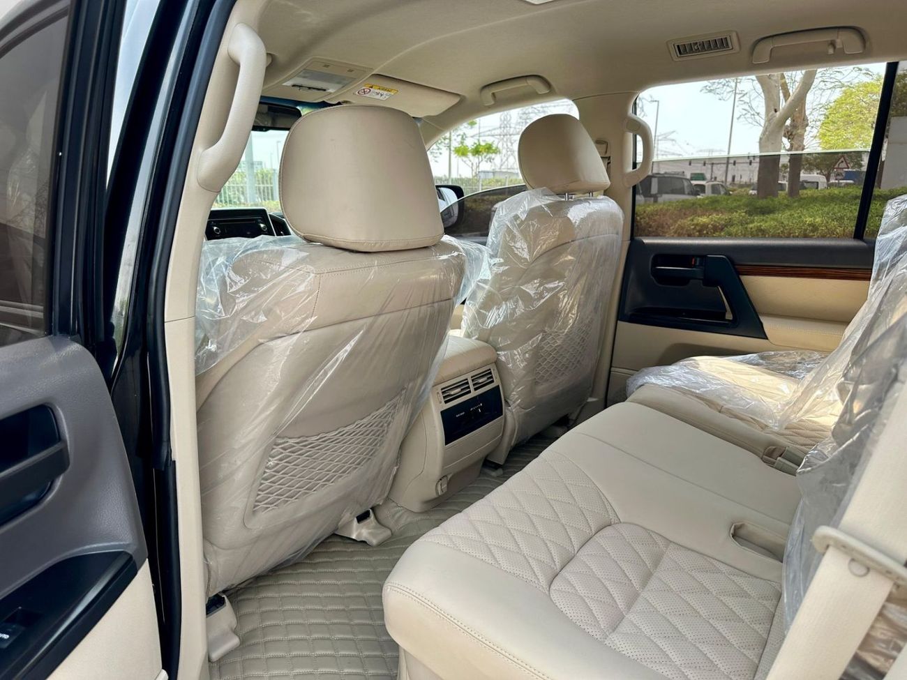 تويوتا لاند كروزر Toyota landcruise 2018Model Engine 4.0 petrol v6 colour Black Transmission Automatic Interior.Begie 