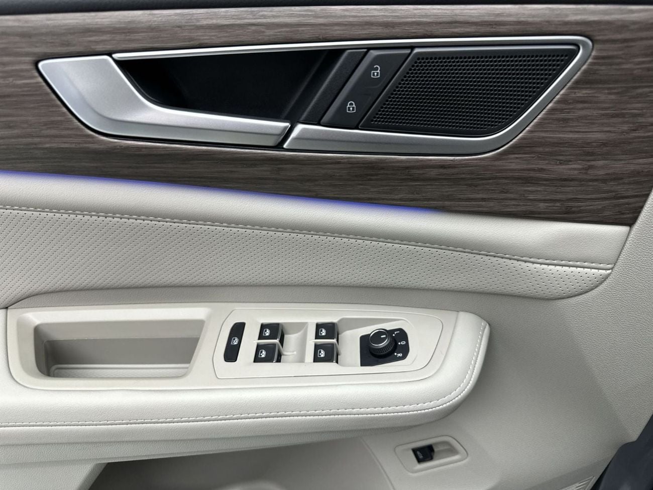Volkswagen Teramont COMFORTLINE Teramont Comfortline 2L (Facelift 2) | Premium 7-Seater SUV | Panoramic Sunroof | Leather | ACC | Ca