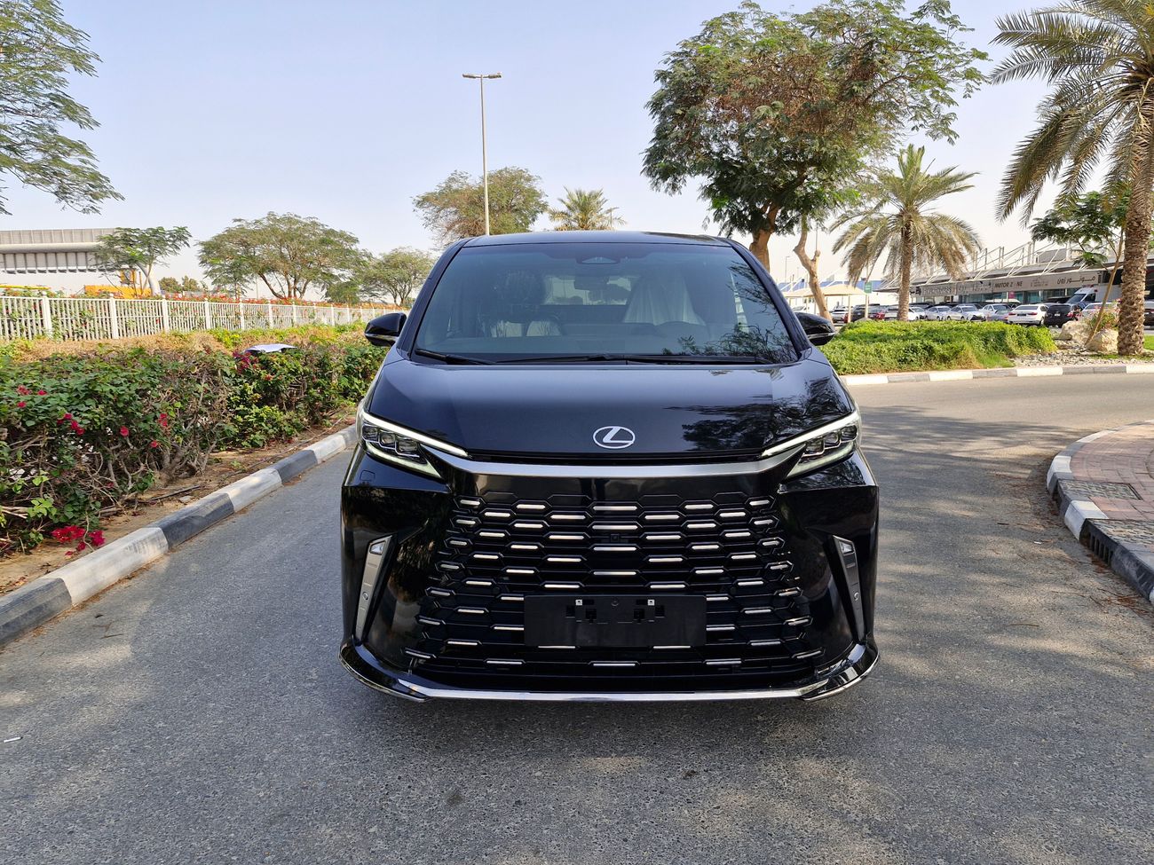 لكزس LM 350h AWD ULTRA LUXURY BRAND NEW 0KM