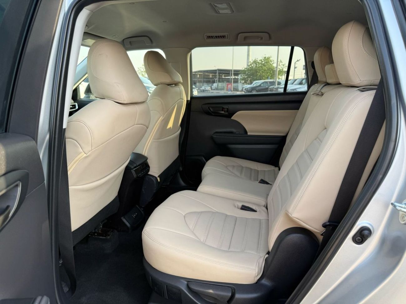 Toyota Highlander TOYOTA HIGHLANDER LE | FULL OPTION | CLEAN WITHOUT PAINT | 2.5L 4 CYLINDERS | UAE PASS