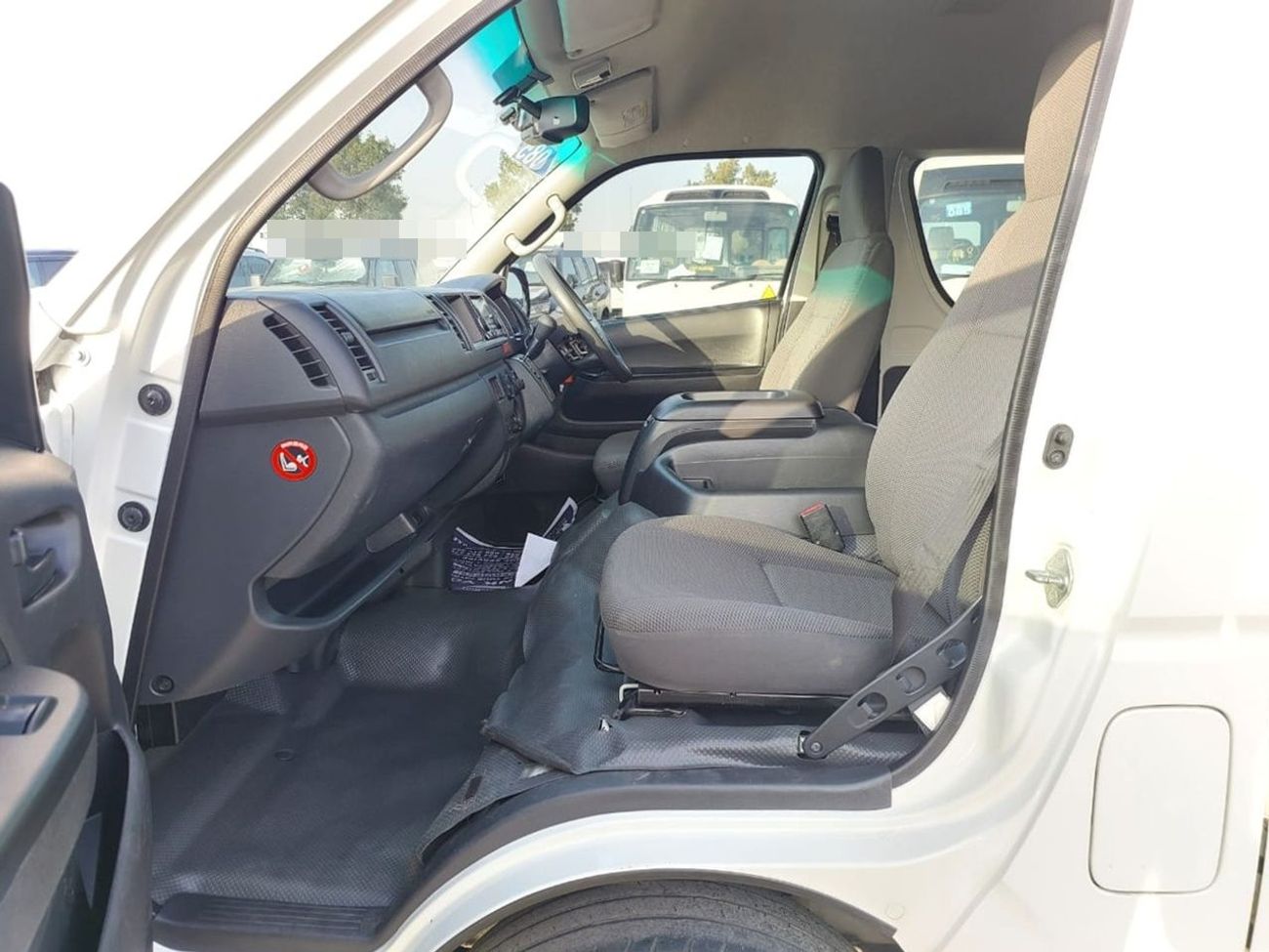 تويوتا هاياس TOYOTA HIACE COMMUTER VAN RHD 2015 MODEL 3.0 L DIESEL AUTOMATIC(PM22809)