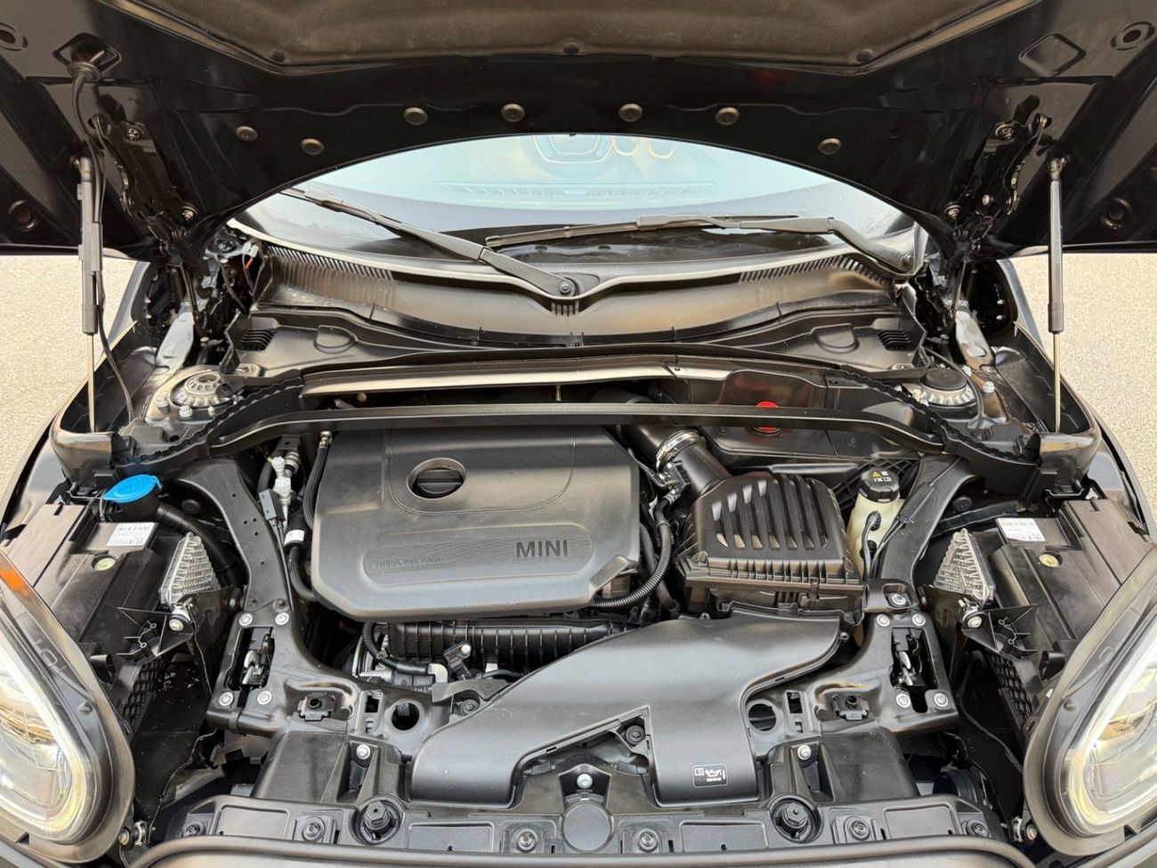 Mini Cooper Countryman 2024 TWIN TURBO CHARGE ENGINE 2.0 L low KM CANADA SPEC