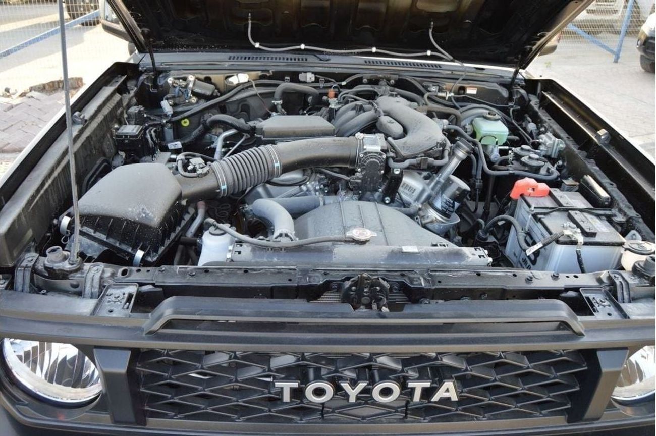 Toyota Land Cruiser 70 LX Hard Top 5 Doors