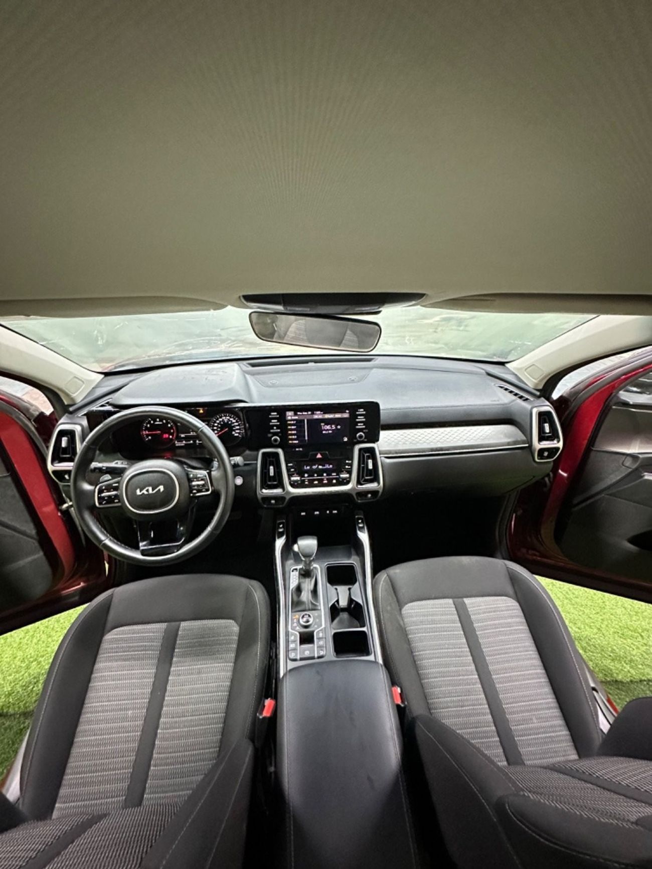 Kia Sorento the car is in excellent condition from the twenty-first year with an engine capacity of 2.5 Turbo 4w