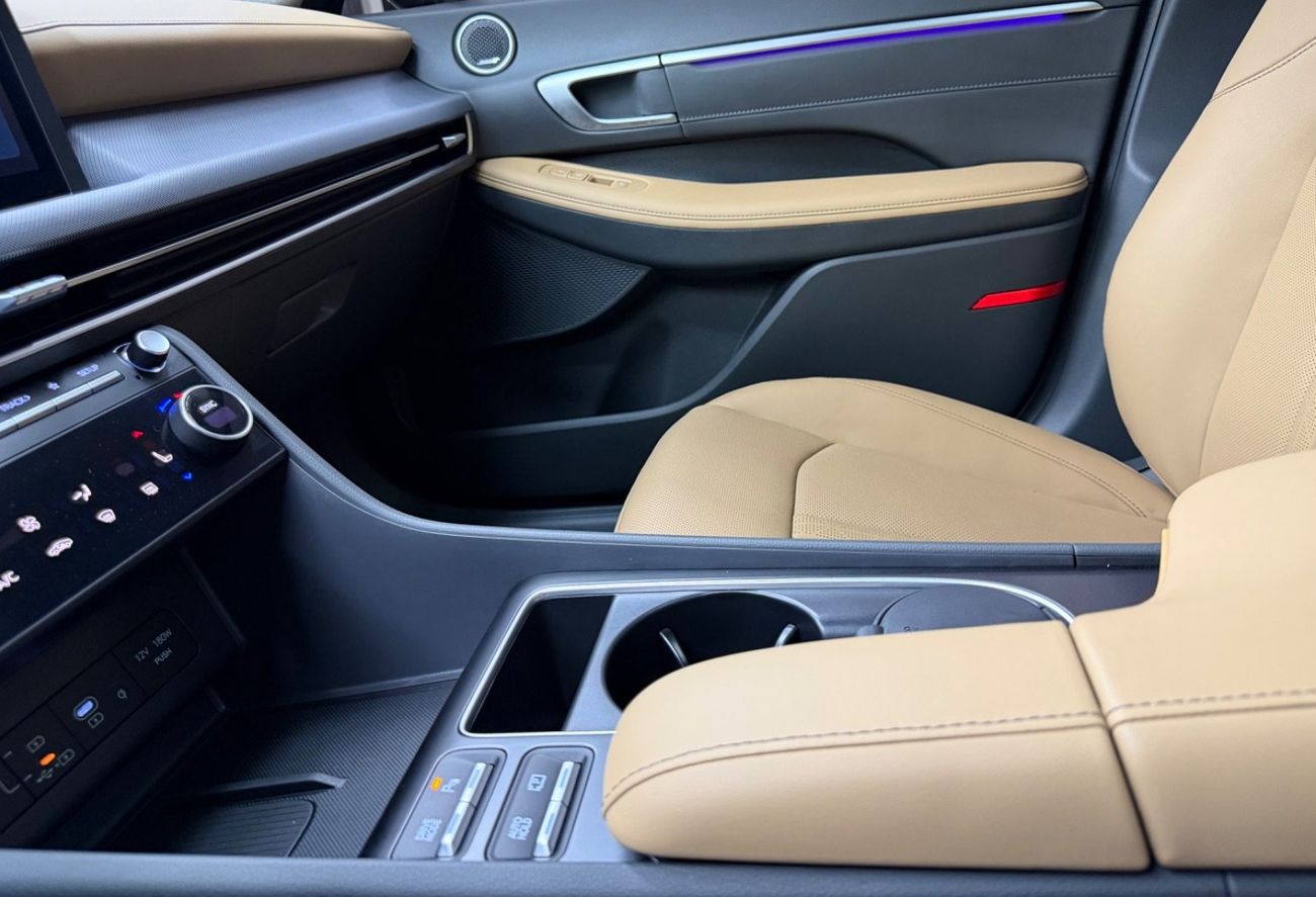 Hyundai Sonata Full option 2.5L GCC .. Brand New Condition .. Top Range .. Low Milegea