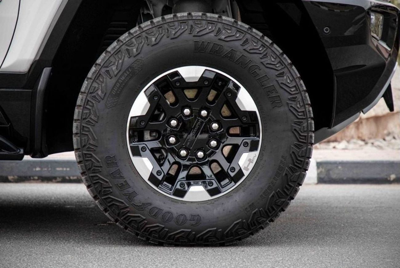 جي أم سي همر EV 2022 GMC Hummer EV Pick Up Edition1 - White inside black & white | Export Only