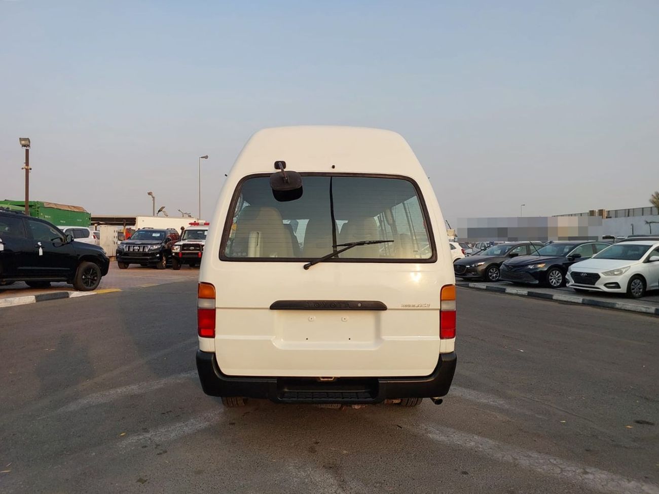 Toyota Hiace TOYOTA HIACE COMMUTER VAN RHD 2002 MODEL 3.0 L DIESEL AUTOMATIC(PM10827)