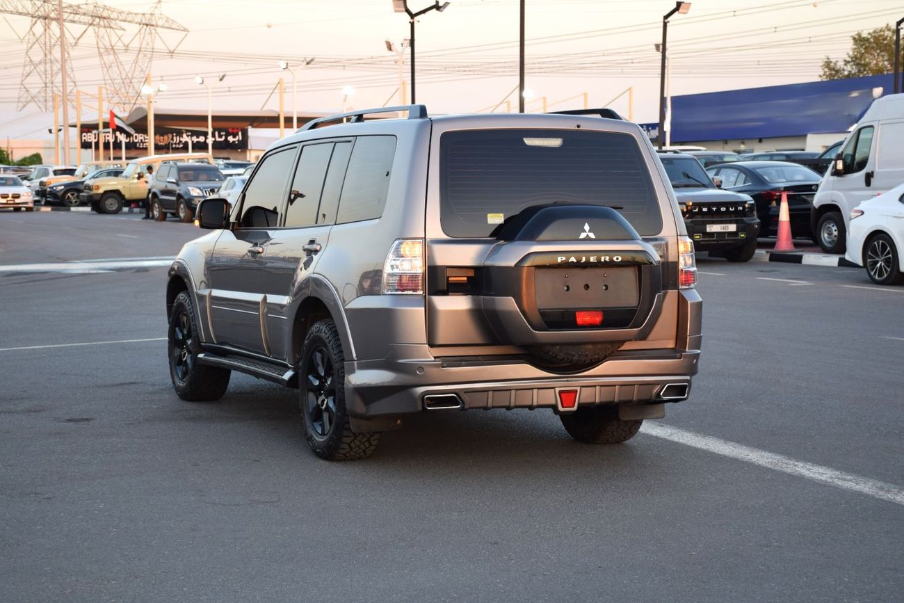 ميتسوبيشي باجيرو Right Hand (Diesel 3.2L)