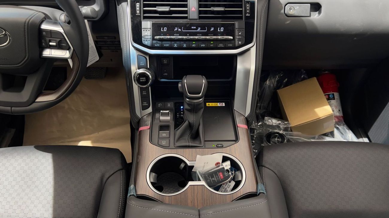 تويوتا لاند كروزر EXPORT ONLY - 2026 LC300 VX 4.0L (Black Interior) (GCC Specification)