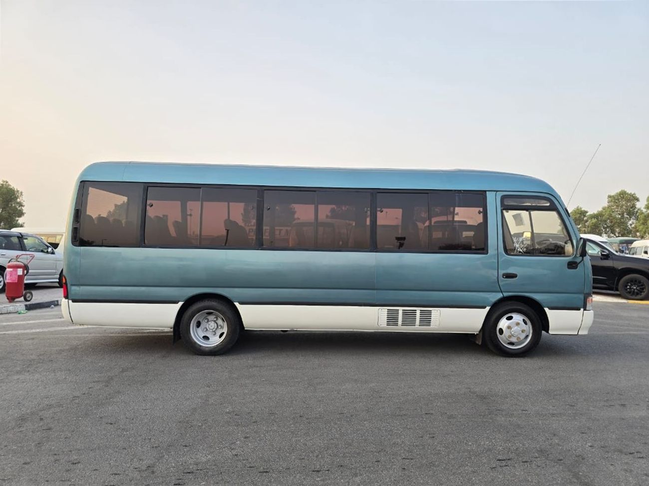 Toyota Coaster TOYOTA COASTER BUS RHD 1998 MODEL 4.2 L DIESEL AUTOMATIC(PM04963)