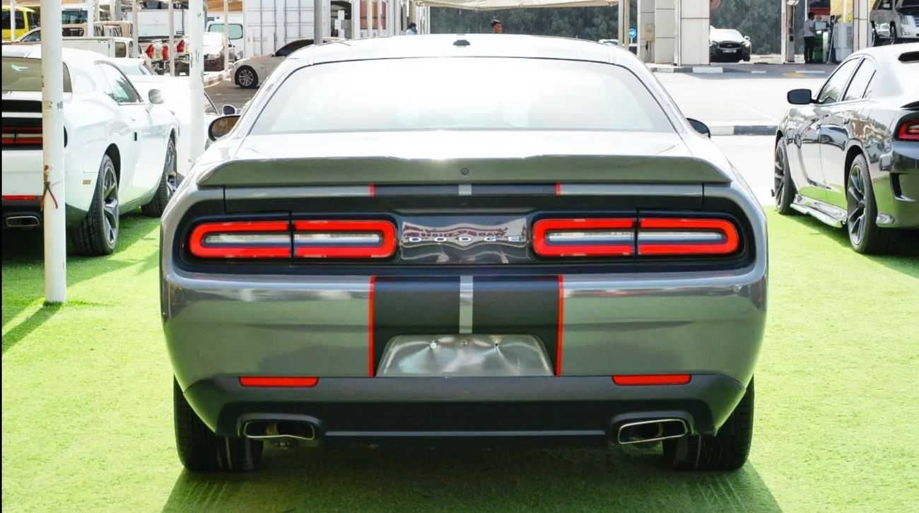 Dodge Challenger Challenger SXT V6 3.6L 2019/ SRT Kit/ Leather Interior/ Excellent Condition