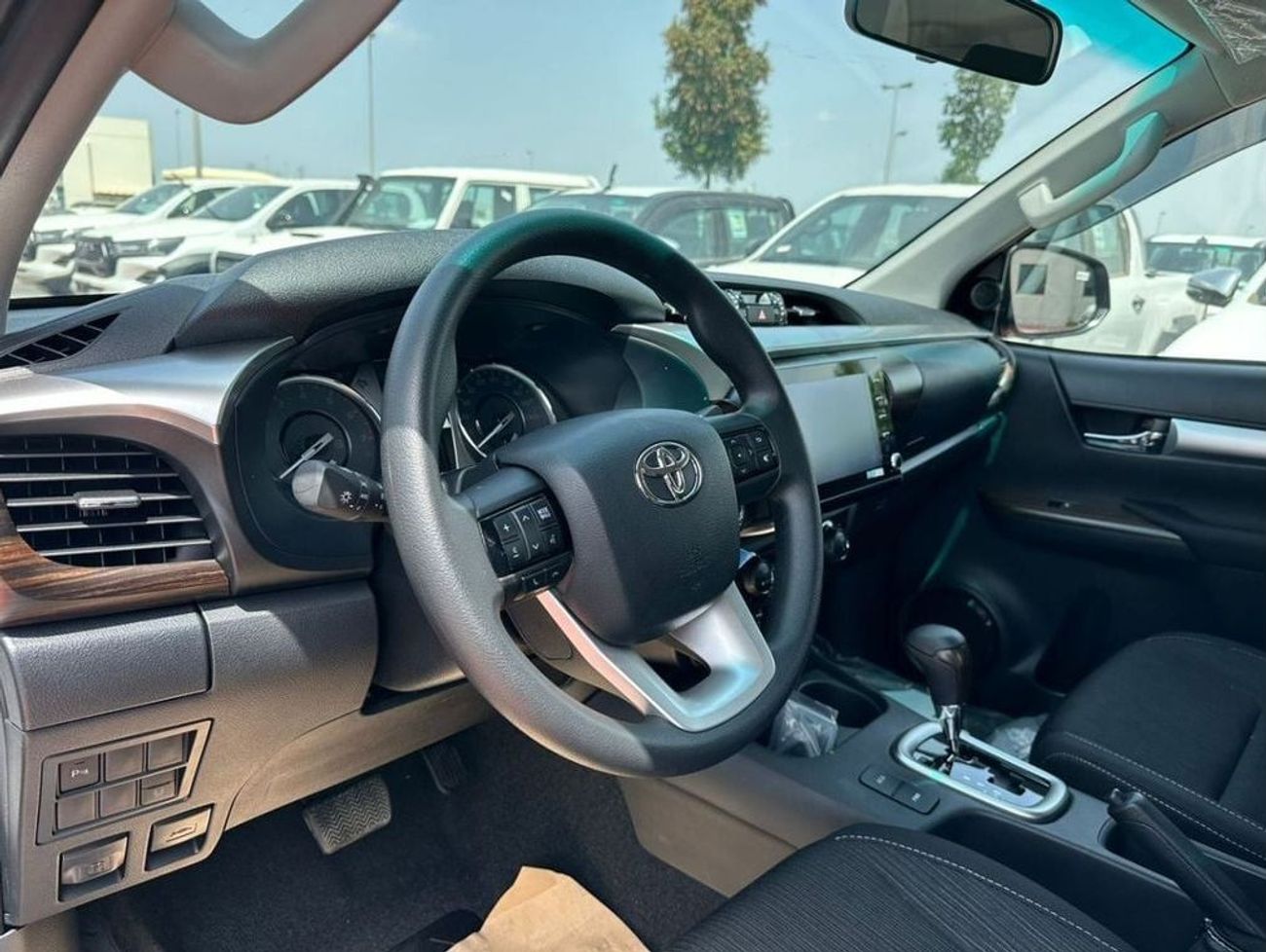 تويوتا هيلوكس TOYOTA HILUX 4.0 AT FENDER WHITE 2025