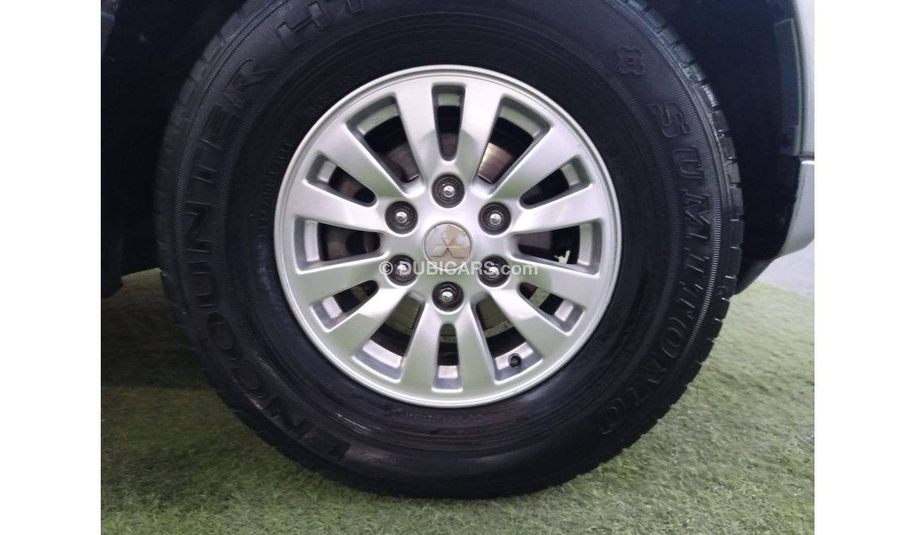 ميتسوبيشي باجيرو خليجى موديل 2013 مثبت سرعة تحكم شاشة كاميرا جلد بحالة ممتازة لاتحتاج لأى مصاريف