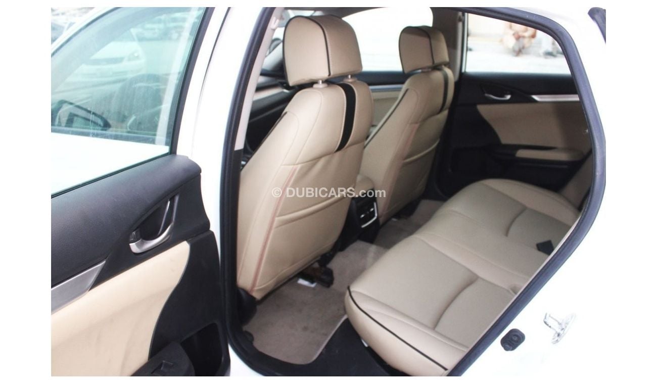 Honda Civic DX Honda Civic 2017 GCC, in excellent condition