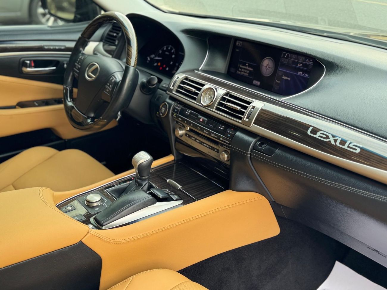 Lexus LS460 V8 4.6L / TRIPLE XENON LIGHTS / COOLING AND HEATING SEATS / SOFT CLOSE DOORS / IN PERFECT CONDITION