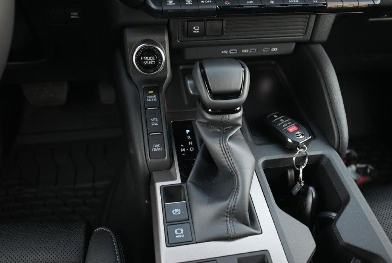 تويوتا لاند كروزر تويوتا لاند كروزر 250 الإصدار الأول هايبرد ماكس 2.4 لتر 4WD 5 مقاعد