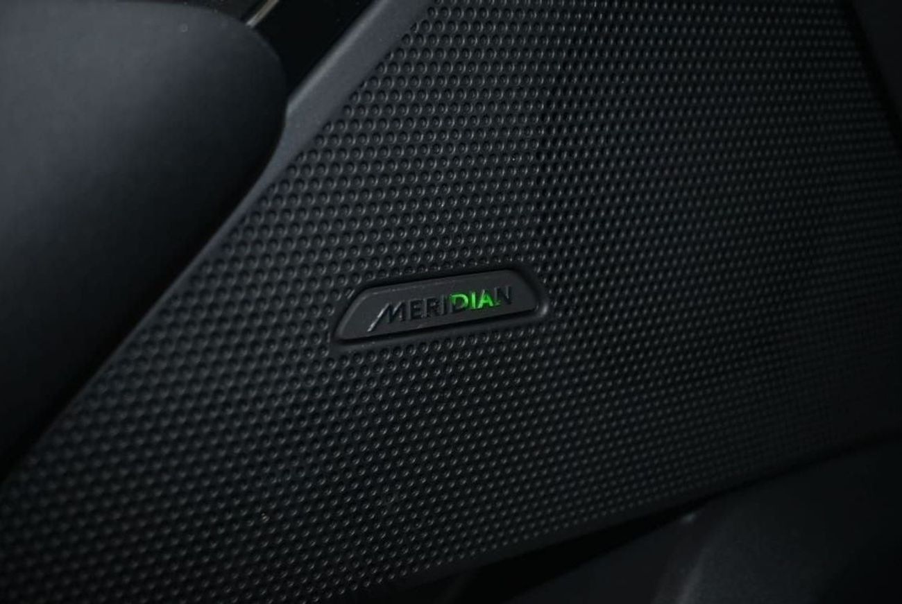 لاند روفر رينج روفر فيلار Land Rover Range Rover Velar, R Dynamic SE 2.0L Turbo AWD, Model 2025, Color Santorini Black