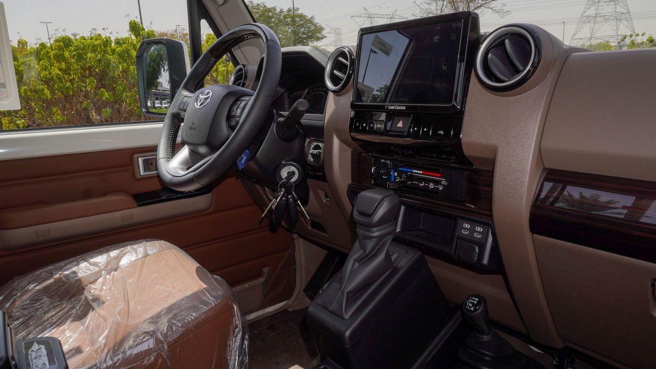 تويوتا لاند كروزر بيك آب LX 4.0 L V6