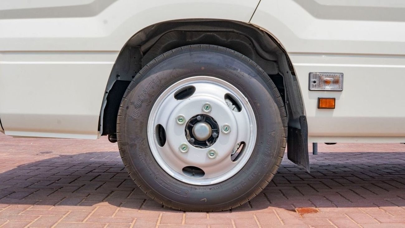 Toyota Coaster 2025 Toyota Coaster 4.0L Diesel MT 22 seaters Electric doors with Fridge