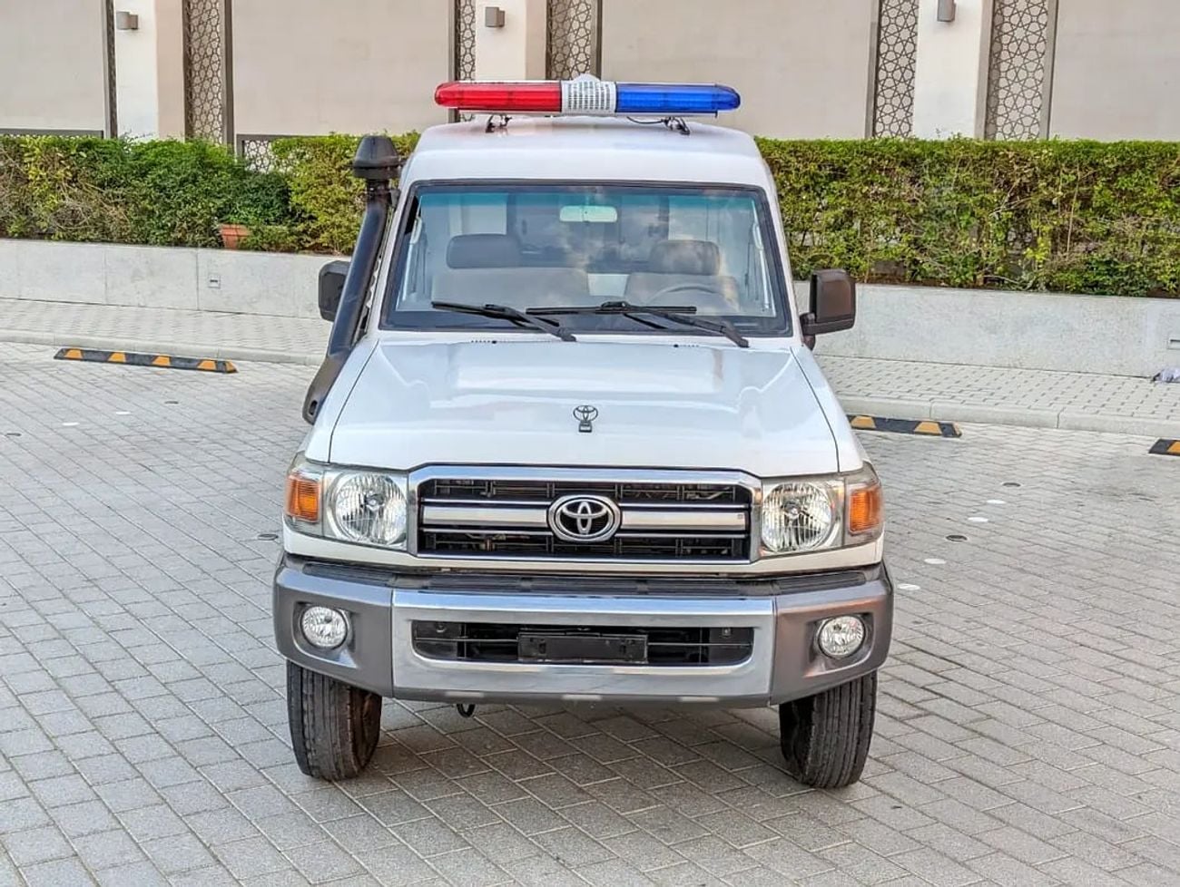 تويوتا لاند كروزر 70 LAND CRUISER LC78 AMBULANCE GCC IN EXCELLENT CONDITION