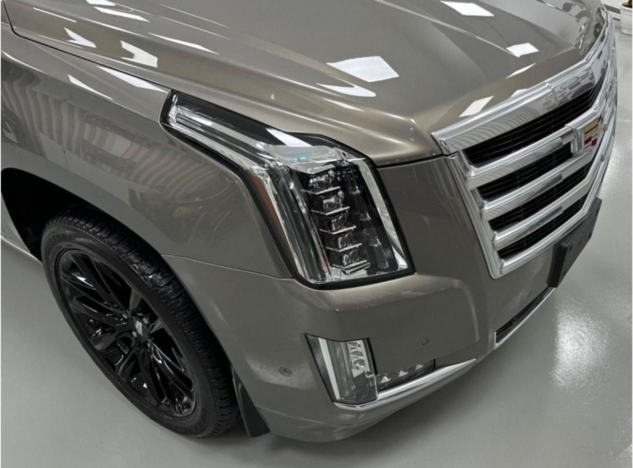Cadillac Escalade Premium Luxury GCC .. Original Paint .. FSH .. Perfect Condition .. 6,2L