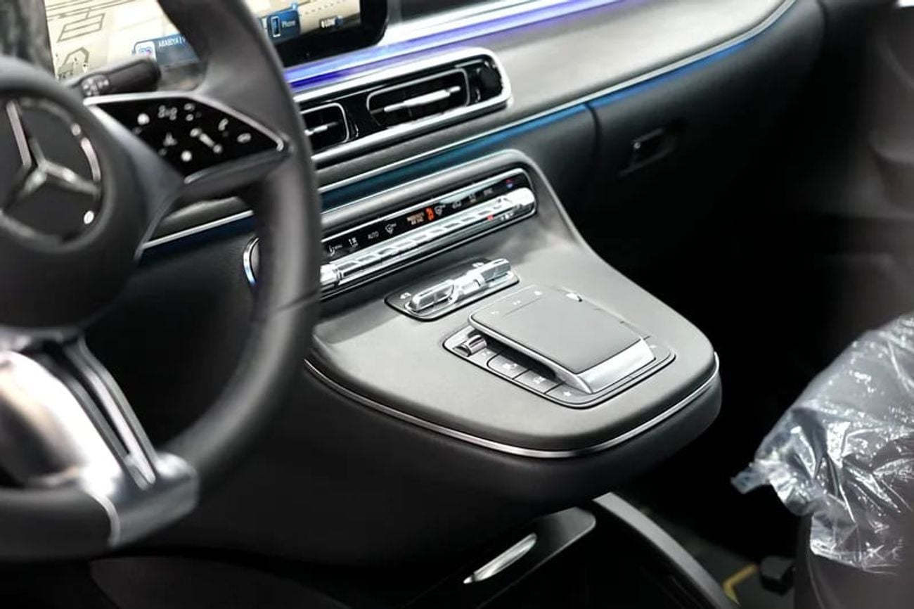 مرسيدس بنز V 300 Mercede-Benz V 300 AVANTGARDE | GCC 0km | Agency Warranty | 360 View | 64 colors Ambeint Lights