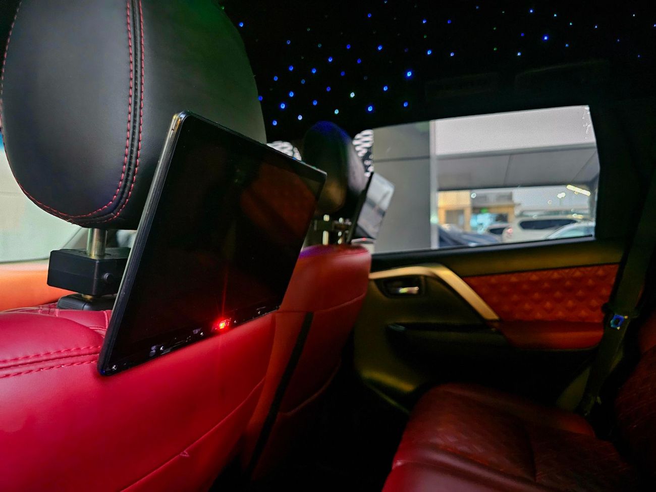 ميتسوبيشي مونتيرو سبورت SIGNATURE EDITION/ STAR LIGHTING/ RED INTERIOR/ LOW MILEAGE