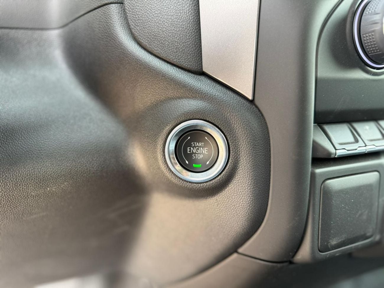 Chevrolet Silverado 5.3 V8 RST 5.3 V8 GCC SPECS