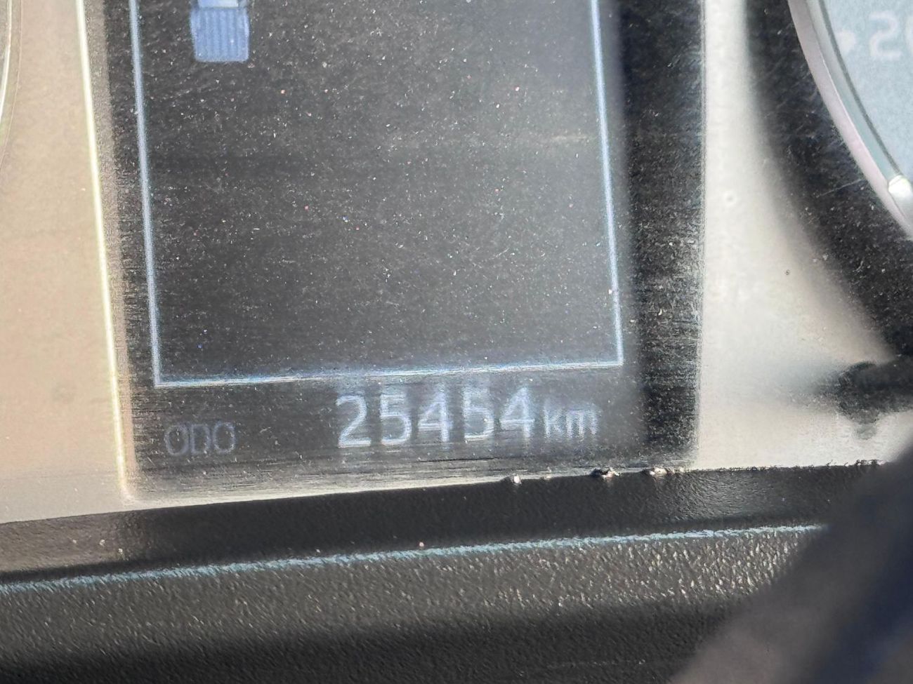 Toyota Hilux DIESEL 2.8 LITER ,RIGHT HAND DRIVE ,GROWN COLOR ,2022 MODEL