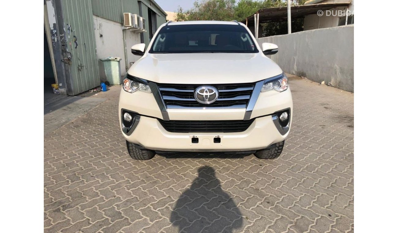 Toyota Fortuner 2017 Toyota Fortuner EXR Clean car with low mileage