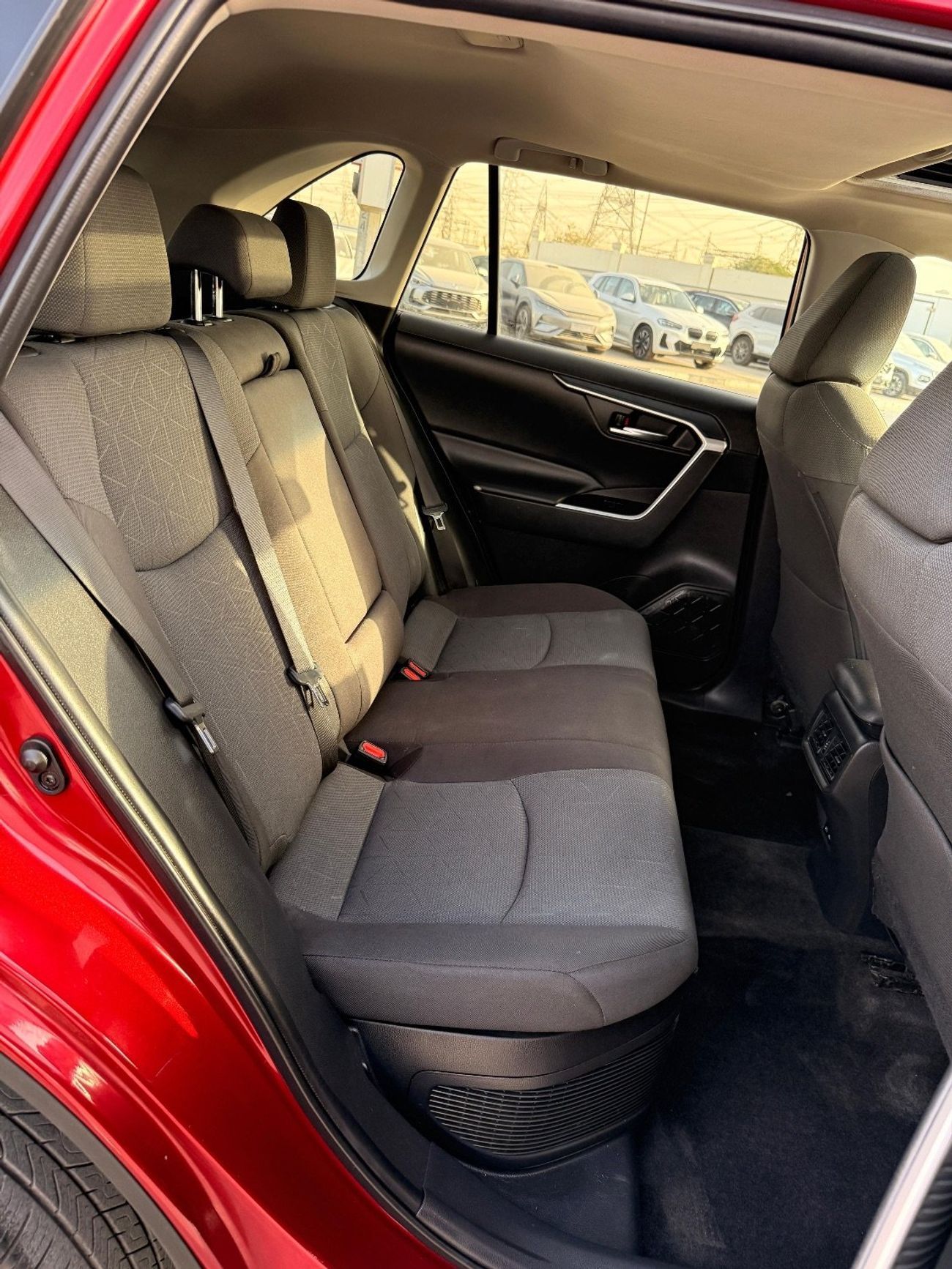 تويوتا راف ٤ XLE 2.5L