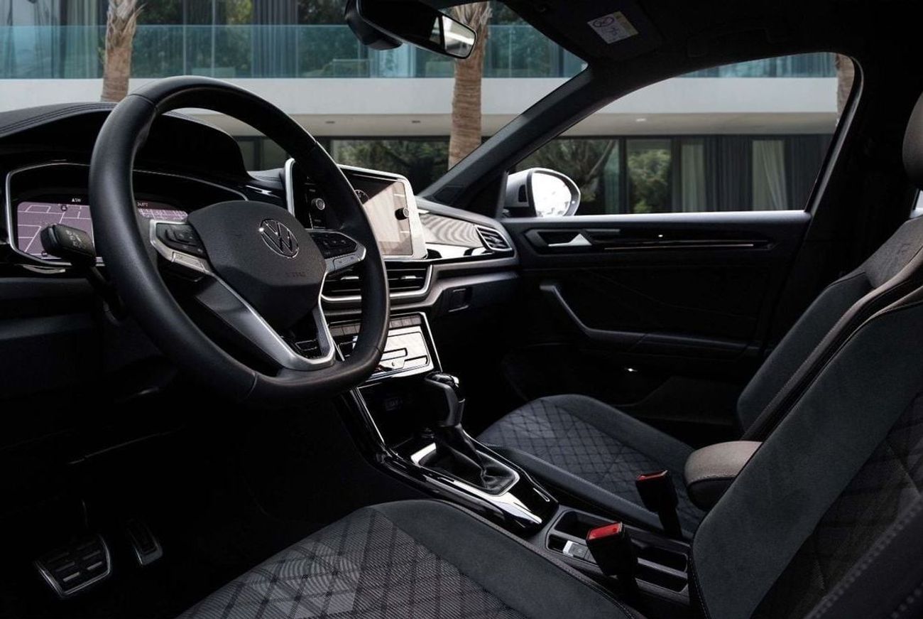 فولكس واجن T ROC R-line | 2,252 P.M  | 0% Downpayment | Agency Warranty