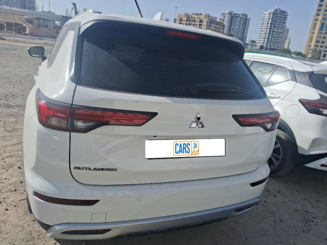 ميتسوبيشي آوتلاندر PREMIUM 2.4 | بدون دفعة مقدمة | اختبار القيادة في المنزل