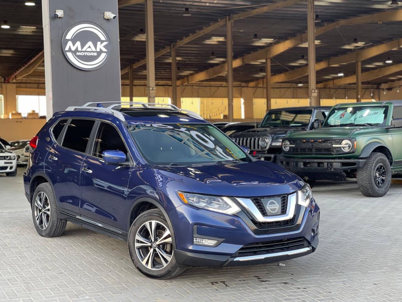 نيسان روج SL / AWD / 2.5 V4 / فتحة سقف بانورامية / كاميرا 360 درجة / رادار / نظام صوت BOSE