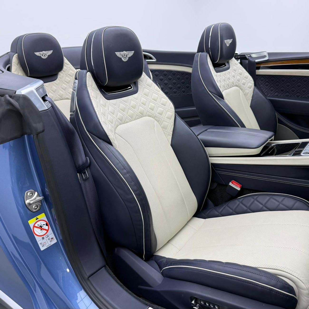 بنتلي كونتيننتال جي تي سي 2022 Bentley Continental GTC V8 ,Bentley Warranty+Service Contract+Full Service History ,GCC