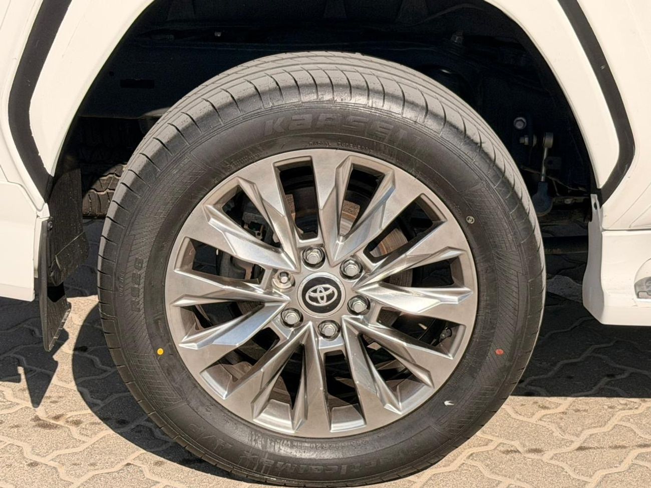 Toyota Land Cruiser Lc300 model 2024 VXR RHD diesel engine full option