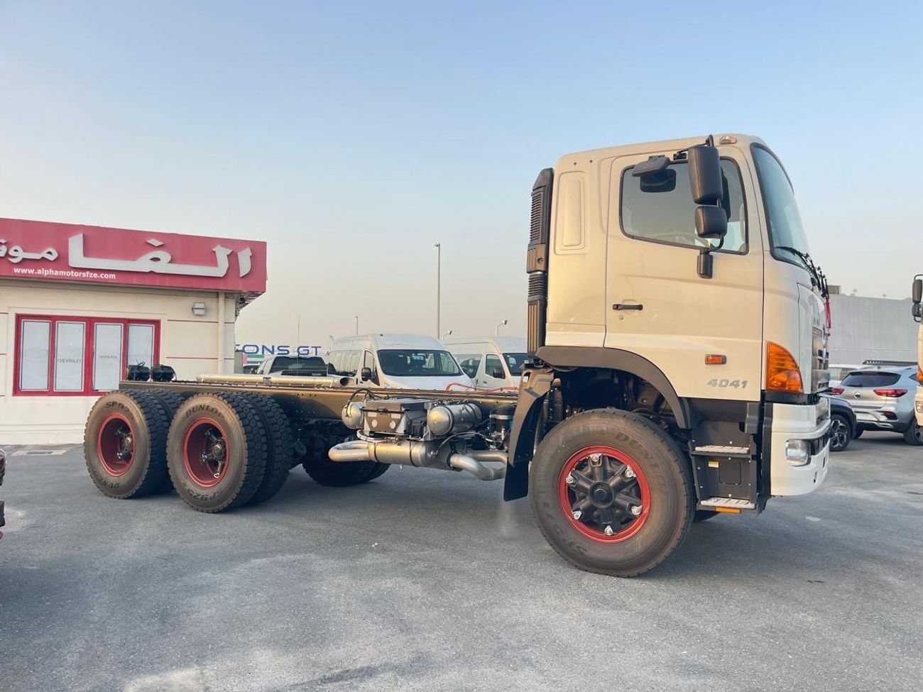 هينو 700 
