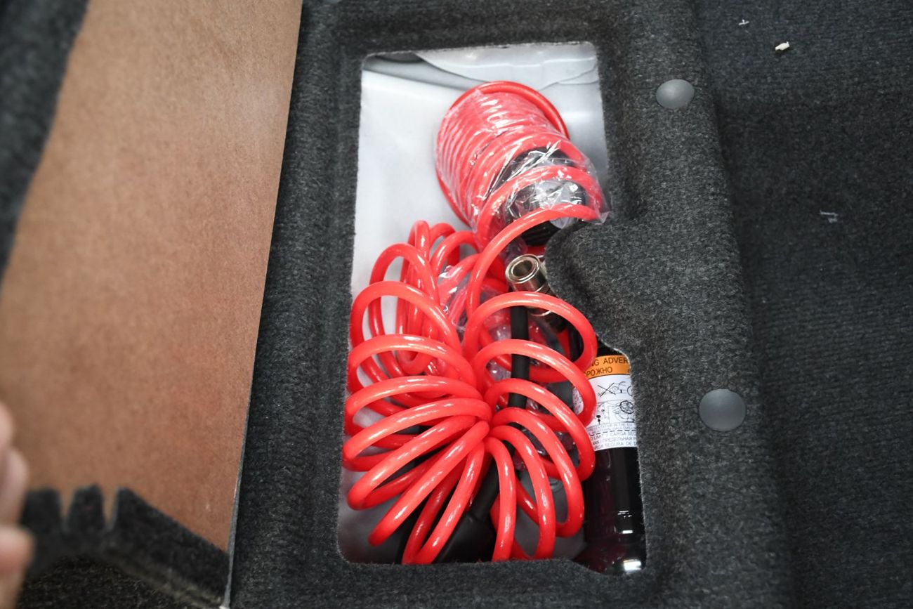 تويوتا هيلوكس 2.7L AUTOMATIC FULL OPTION