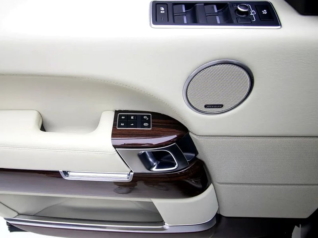 لاند روفر رينج روفر Autobiography