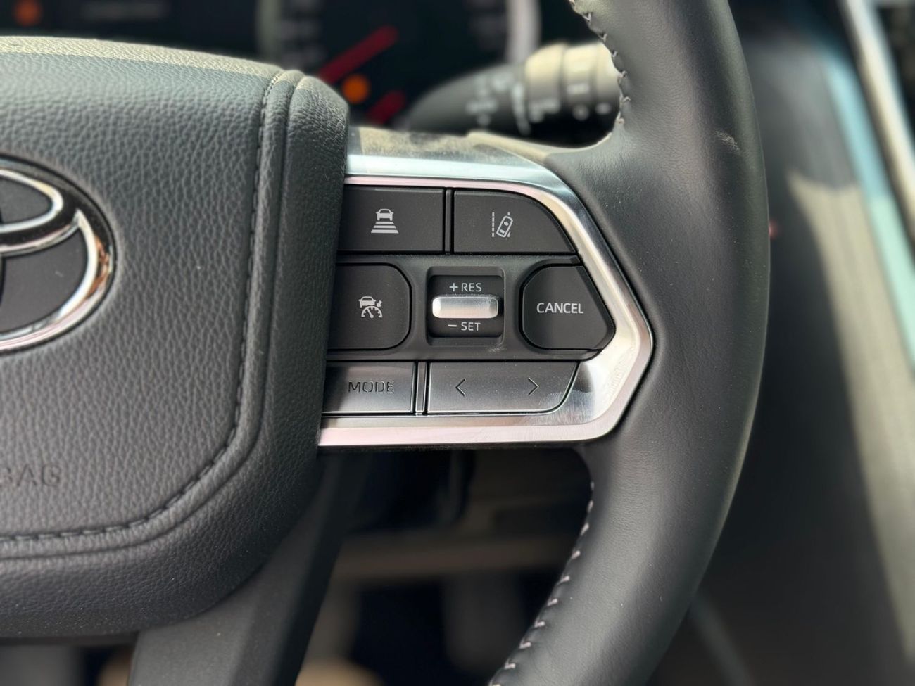 Toyota Land Cruiser GXR 4.0L 2023  EUROPEAN  SPECS WITHOUT SUNROOF