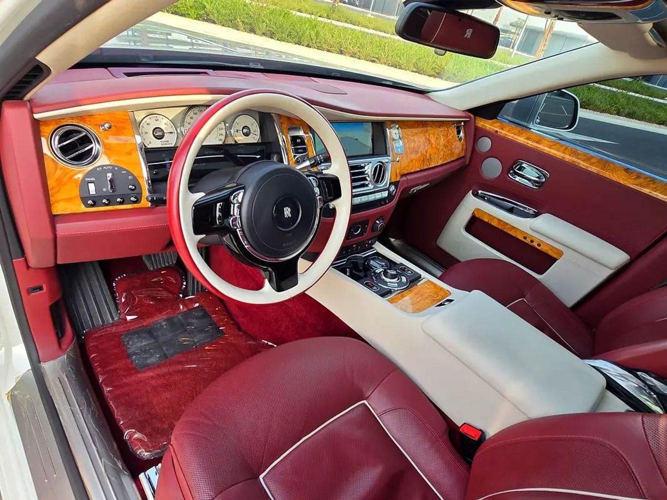 Rolls Royce Ghost Black Badge - GCC Specs - Pristine Condition