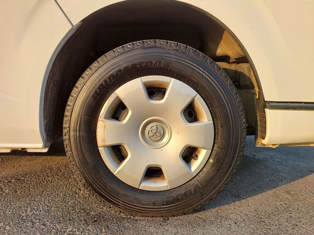 Toyota Hiace TOYOTA HIACE VAN RHD 2011 MODEL 2.7 L PETROL AUTOMATIC(PM08895)